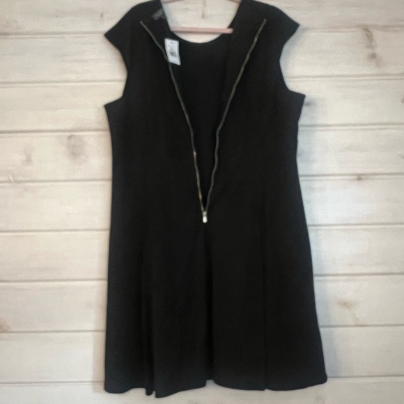 THE LIMITED COLLECTION Black
Faux Leather Suede Pleated
Dress Size 1X NWT $109 - Picture 4 of 13